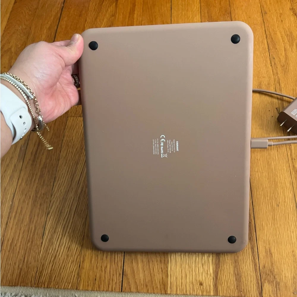 Courant Catch 3 Belgium Linen Wireless Charging Station - Picture 10 of 11